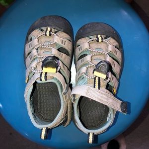 Boys Keen Sandals Size 10